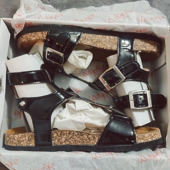 Cute Birkenstock Style Sandal - Picture 3 of 5